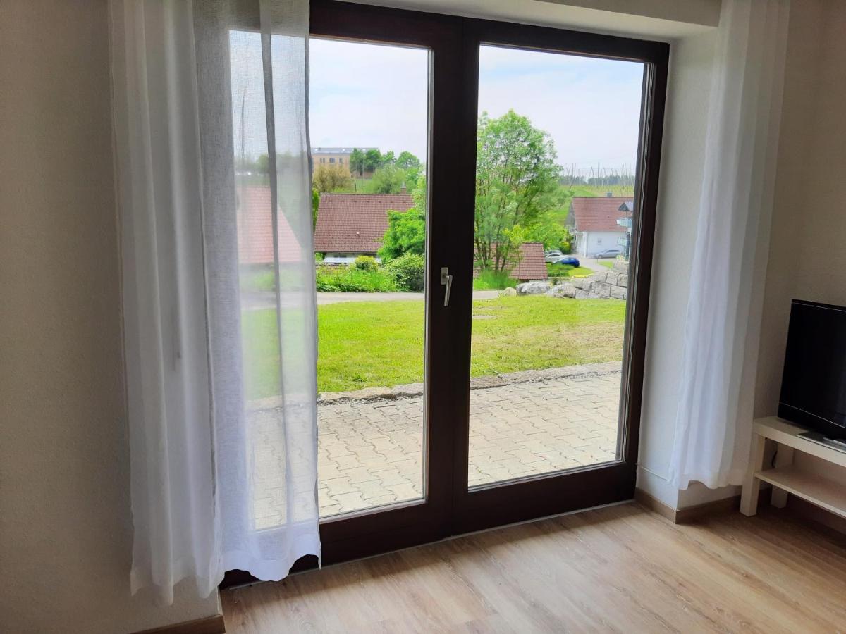 Moderne Wohnung Im Grunen Mit Schoner Terasse Тетнанг Екстериор снимка